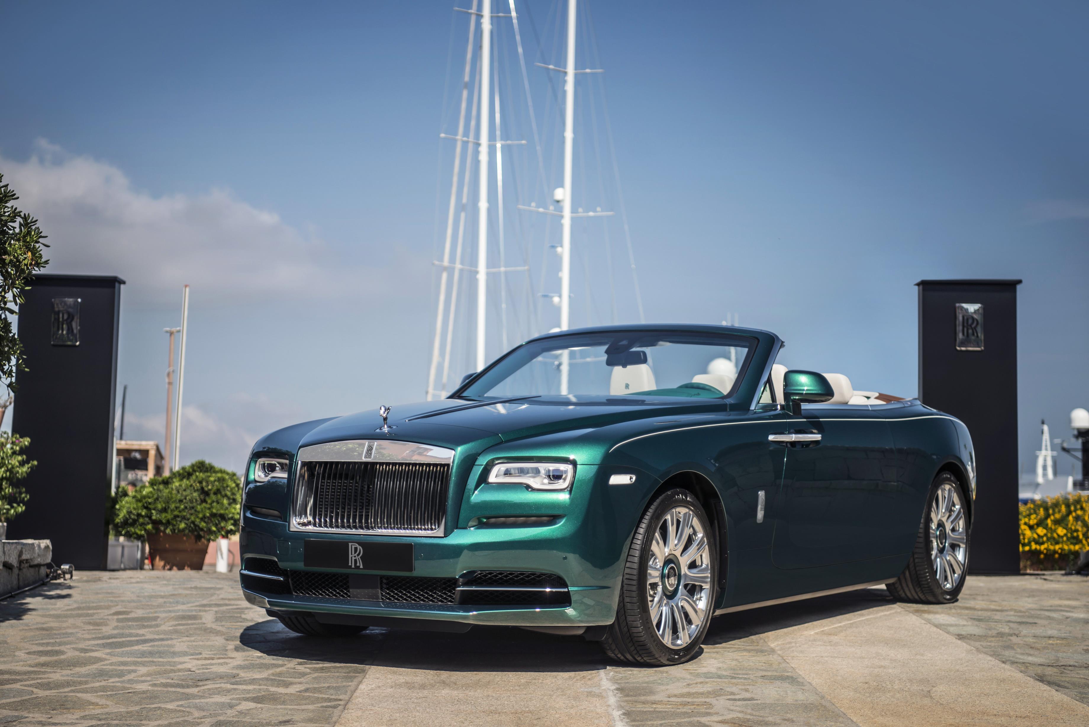 Rolls royce. Rolls Royce Dawn. Роллс Ройс Wraith кабриолет. Роллс Ройс Wraith изумрудный. Rolls Royce Wraith Dawn.