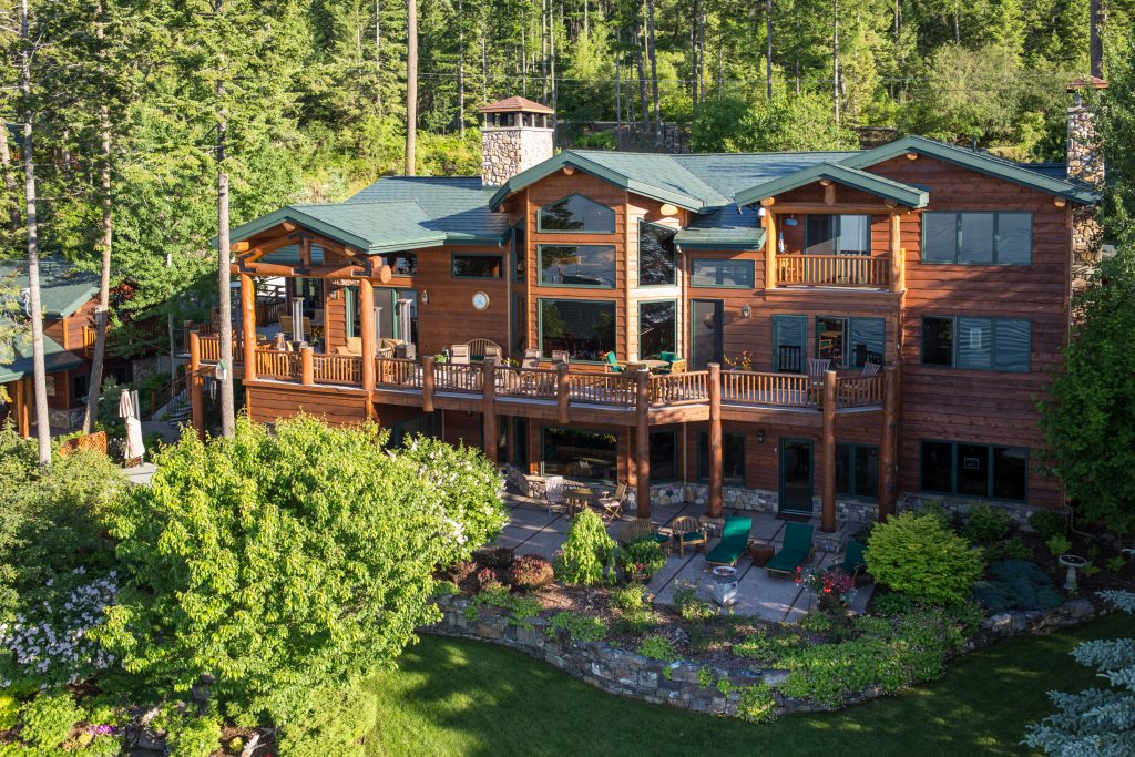 A Luxurious Montana Lake Home Lists for $6.2 Million | The Extravagant